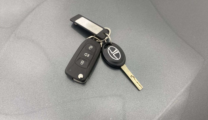 2023 Tata ALTROZ XM PLUS PETROL, Petrol, Manual, 18,174 km, Key Close Up