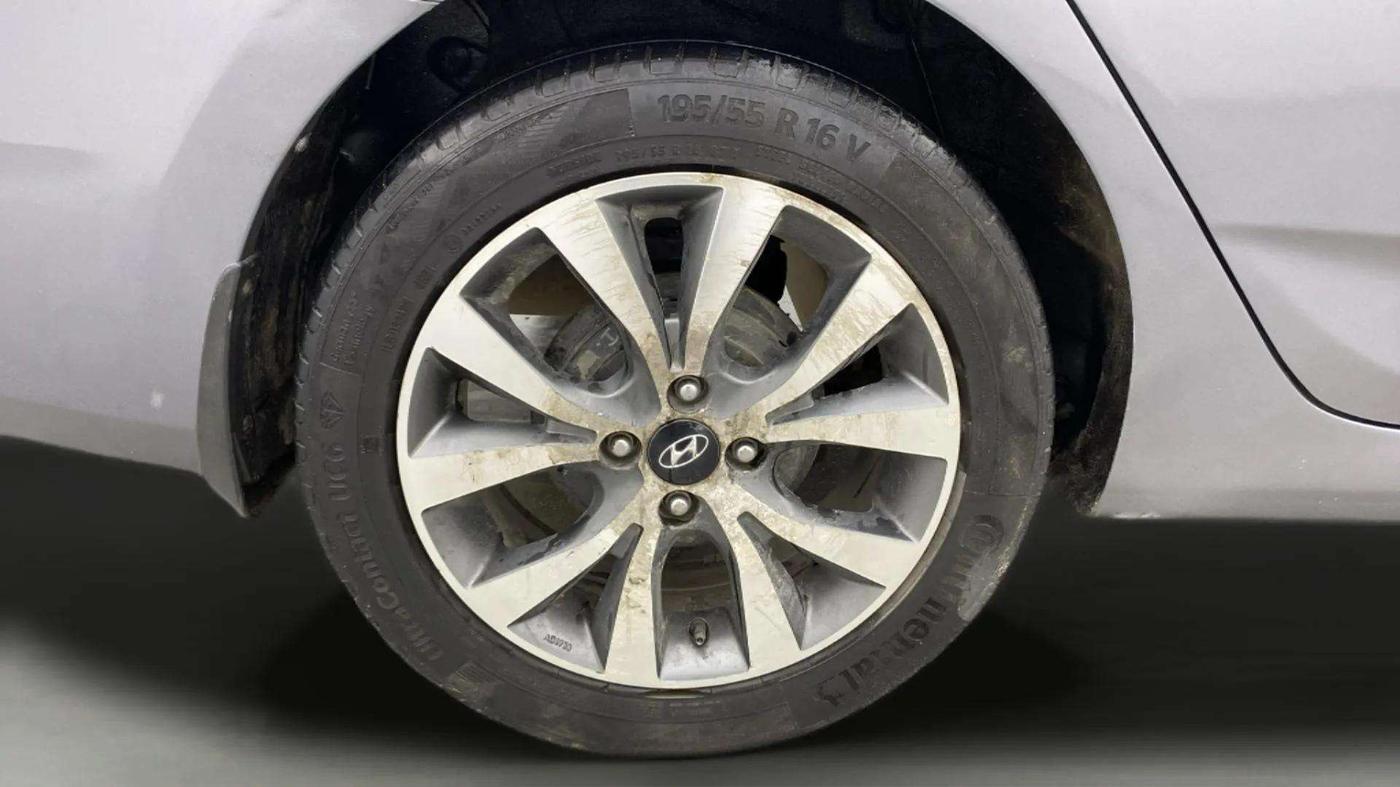 2015 Hyundai Verna FLUIDIC 1.6 VTVT S O AT, Petrol, Automatic, 83,020 km, Right Rear Wheel