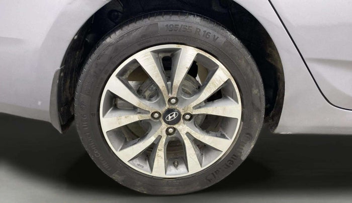 2015 Hyundai Verna FLUIDIC 1.6 VTVT S O AT, Petrol, Automatic, 82,945 km, Right Rear Wheel