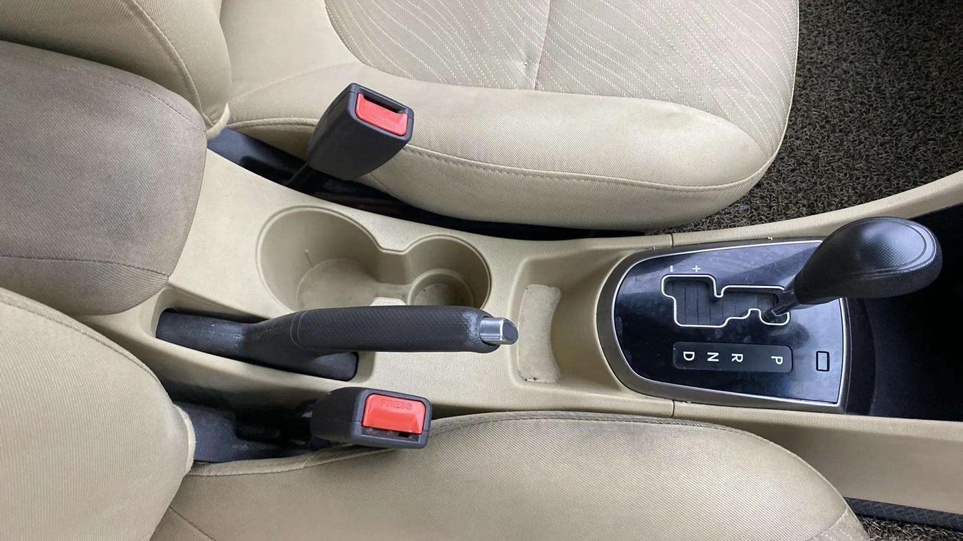 2015 Hyundai Verna FLUIDIC 1.6 VTVT S O AT, Petrol, Automatic, 83,020 km, Gear Lever