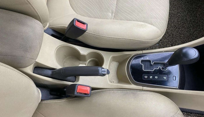 2015 Hyundai Verna FLUIDIC 1.6 VTVT S O AT, Petrol, Automatic, 82,945 km, Gear Lever