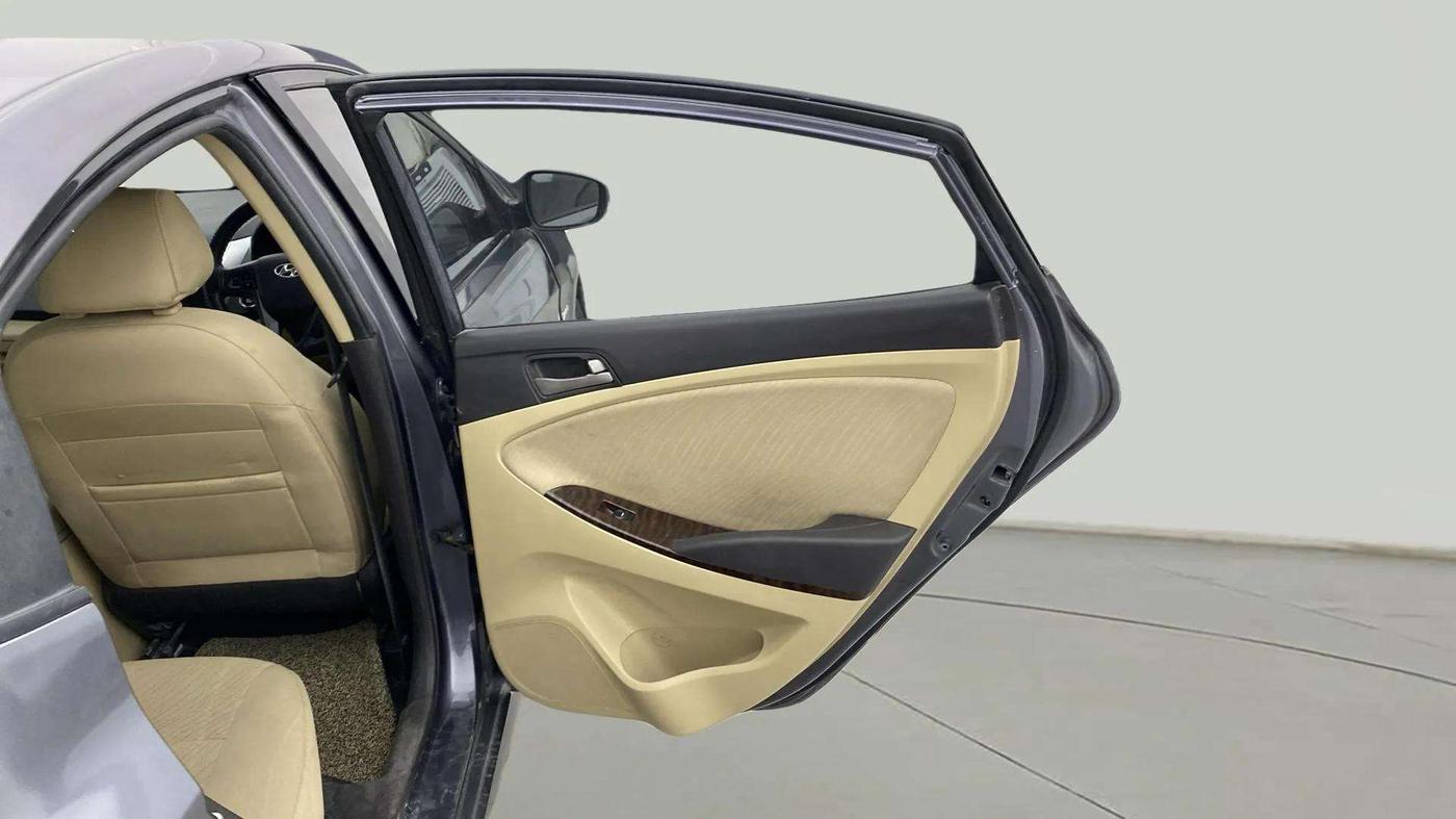2015 Hyundai Verna FLUIDIC 1.6 VTVT S O AT, Petrol, Automatic, 83,020 km, RHS Rear Door