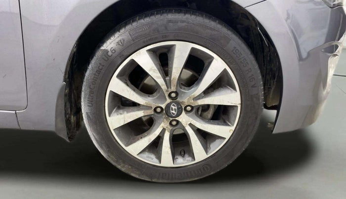 2015 Hyundai Verna FLUIDIC 1.6 VTVT S O AT, Petrol, Automatic, 82,945 km, Right Front Wheel