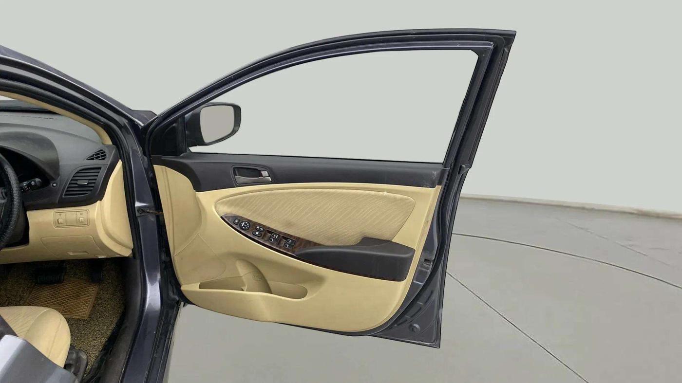 2015 Hyundai Verna FLUIDIC 1.6 VTVT S O AT, Petrol, Automatic, 83,020 km, RHS Front Door