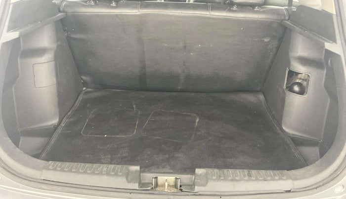 2017 Maruti Vitara Brezza VDI (O), Diesel, Manual, 96,688 km, Boot Open Zoomed View