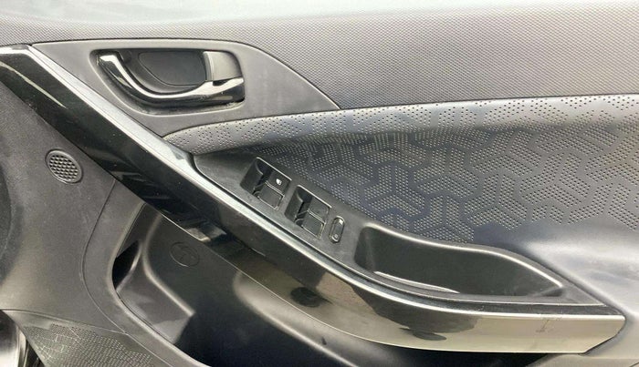 2022 Tata NEXON XZA PLUS (PREMIUM) PETROL DUAL TONE, Petrol, Automatic, 57,330 km, Driver Side Door Panels Control