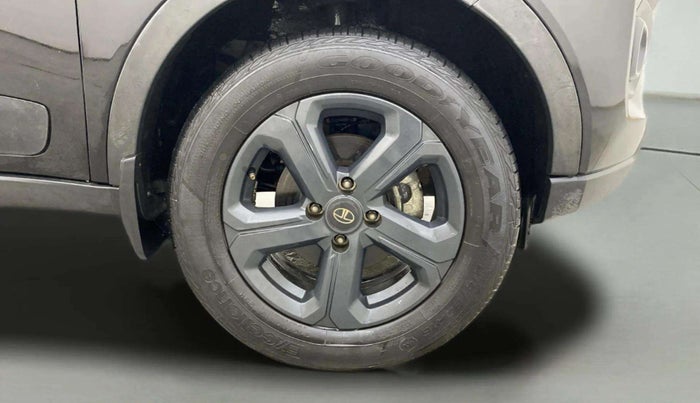 2022 Tata NEXON XZA PLUS (PREMIUM) PETROL DUAL TONE, Petrol, Automatic, 57,330 km, Right Front Wheel