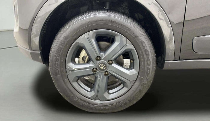 2022 Tata NEXON XZA PLUS (PREMIUM) PETROL DUAL TONE, Petrol, Automatic, 57,330 km, Left Front Wheel