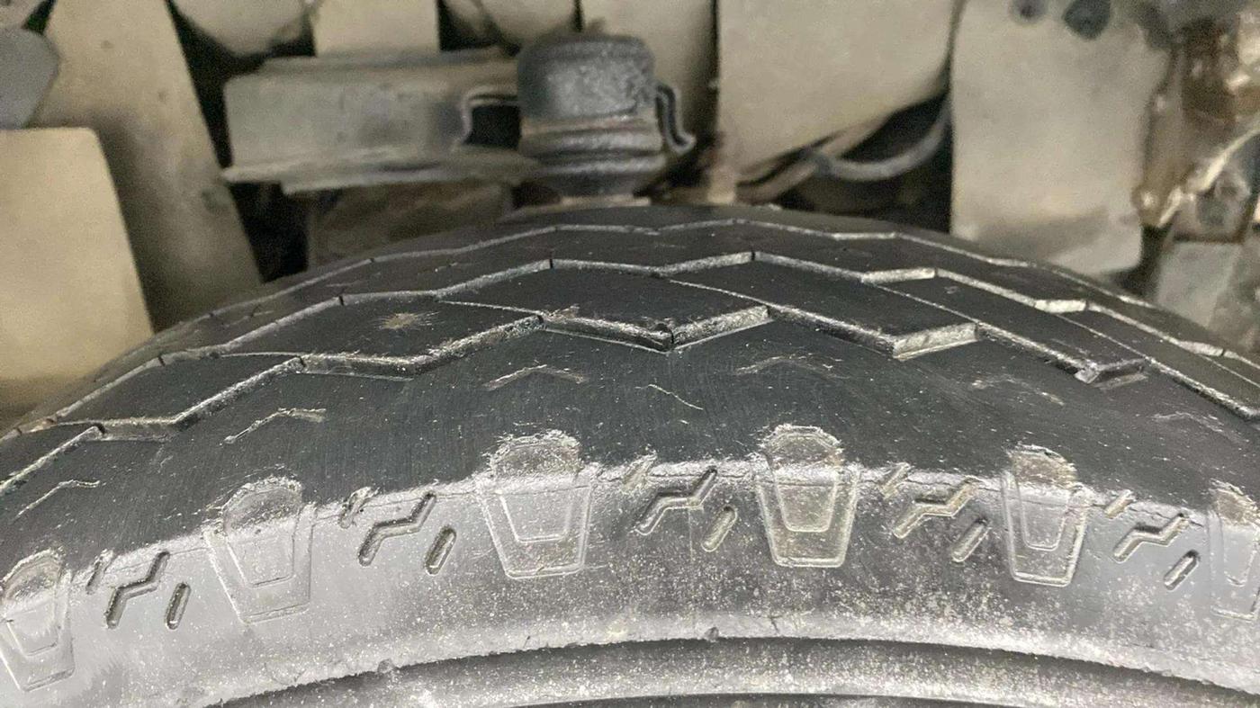 2021 Mahindra Bolero B4, Diesel, Manual, 43,984 km, Right Front Tyre Tread