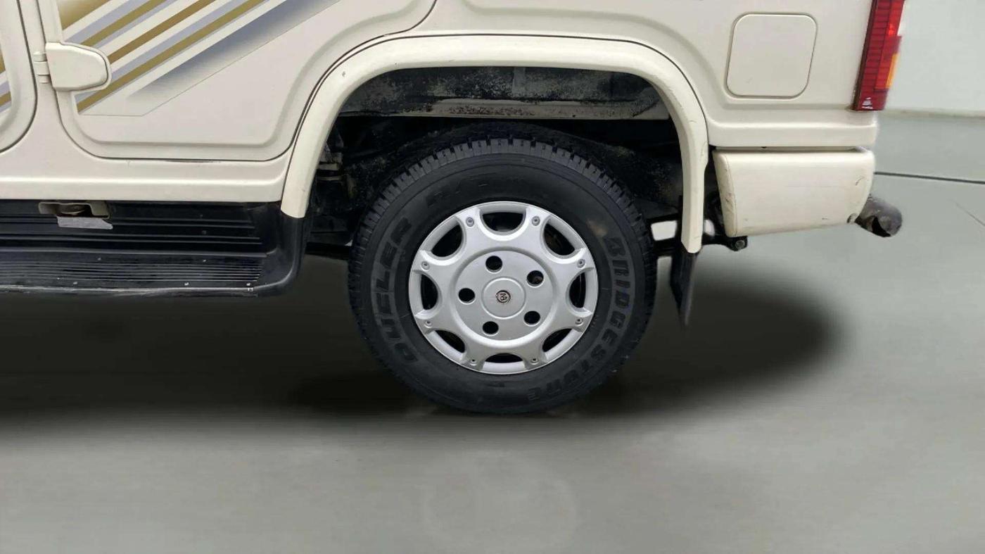 2021 Mahindra Bolero B4, Diesel, Manual, 43,984 km, Left Rear Wheel