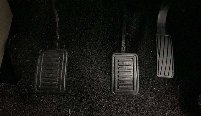 2021 Mahindra Bolero B6, Diesel, Manual, 43,984 km, Pedals