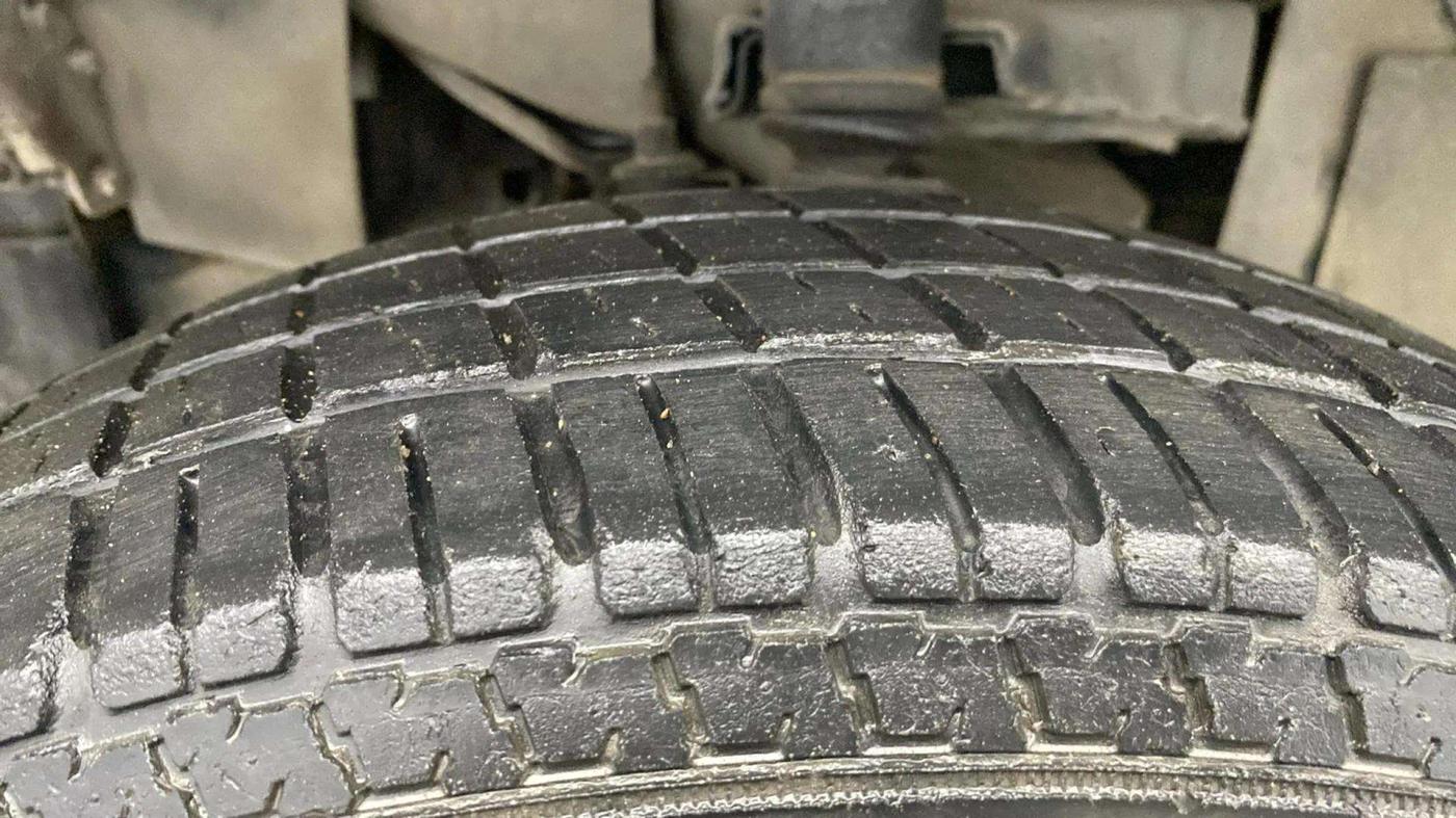 2021 Mahindra Bolero B4, Diesel, Manual, 43,984 km, Left Front Tyre Tread
