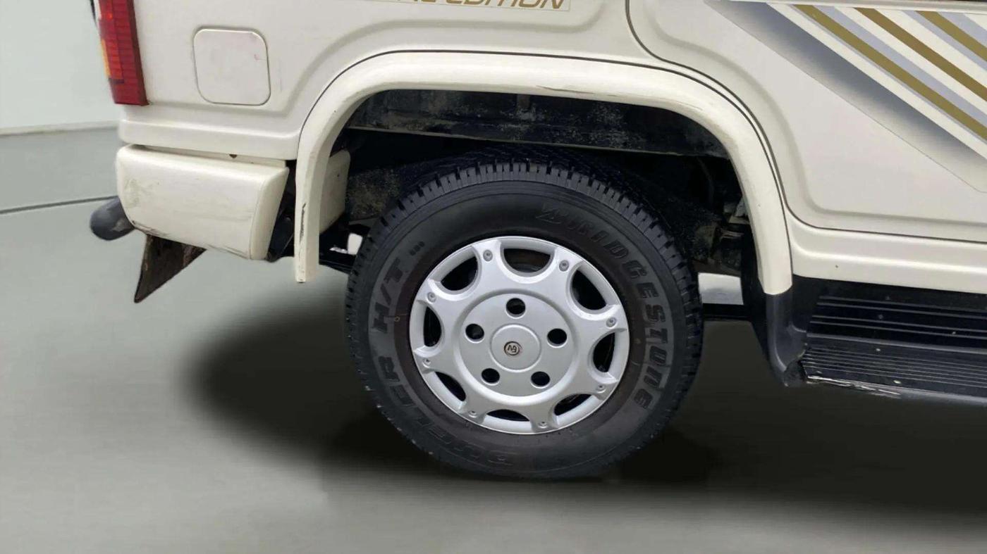2021 Mahindra Bolero B4, Diesel, Manual, 43,984 km, Right Rear Wheel