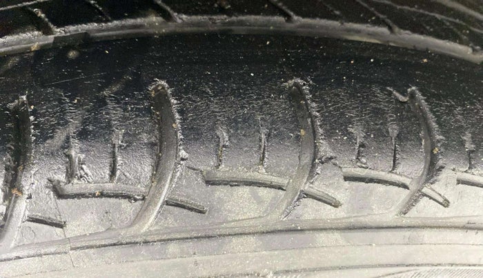 2019 Maruti Baleno DELTA PETROL 1.2, Petrol, Manual, 37,045 km, Right Front Tyre Tread