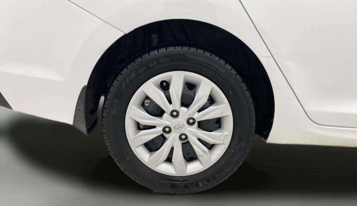 2018 Hyundai Verna 1.4 EX PETROL, Petrol, Manual, 64,160 km, Right Rear Wheel