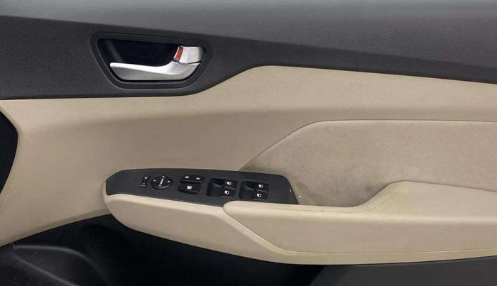 2018 Hyundai Verna 1.4 EX PETROL, Petrol, Manual, 64,160 km, Driver Side Door Panels Control
