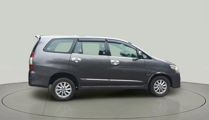 2014 Toyota Innova 2.5 ZX 7 STR, Diesel, Manual, 1,70,000 km, Right Side View