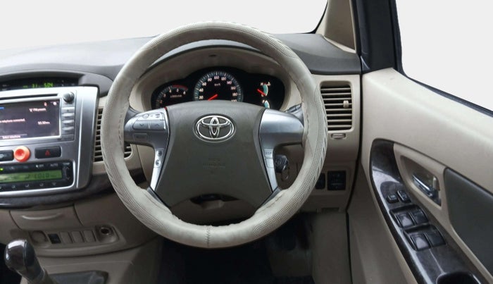 2014 Toyota Innova 2.5 ZX 7 STR, Diesel, Manual, 1,70,000 km, Steering Wheel Close Up