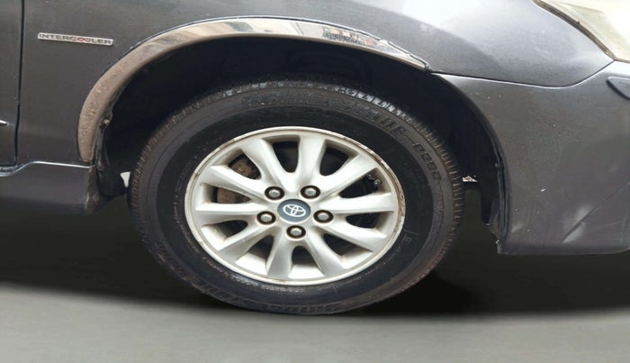 2014 Toyota Innova 2.5 ZX 7 STR, Diesel, Manual, 1,70,000 km, Right Front Wheel