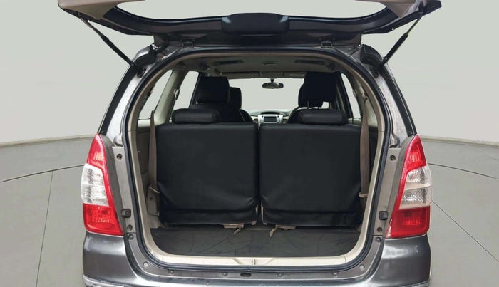 2014 Toyota Innova 2.5 ZX 7 STR, Diesel, Manual, 1,70,000 km, Boot Inside