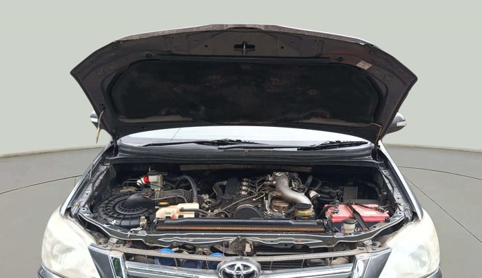 2014 Toyota Innova 2.5 ZX 7 STR, Diesel, Manual, 1,70,000 km, Open Bonet