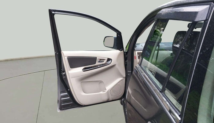 2014 Toyota Innova 2.5 ZX 7 STR, Diesel, Manual, 1,70,000 km, LHS Front Door