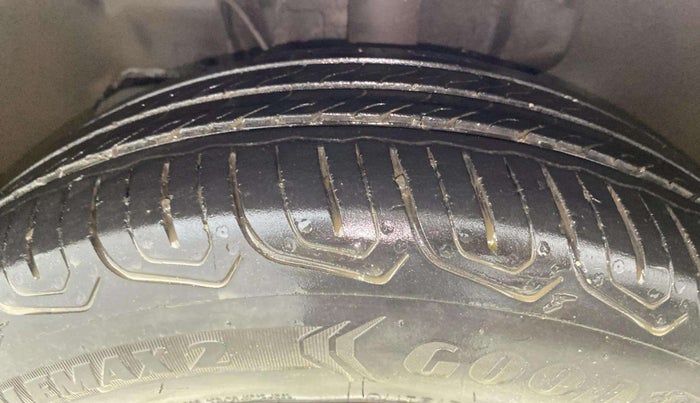 2022 Tata Tiago XT CNG, CNG, Manual, 25,690 km, Left Front Tyre Tread