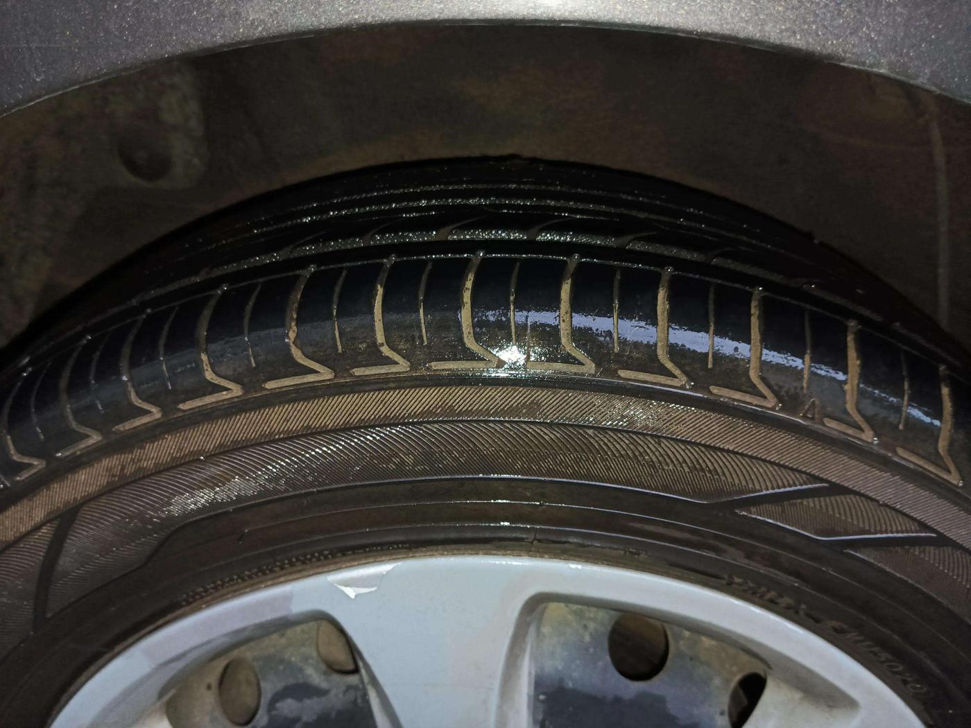 2013 Hyundai Verna FLUIDIC 1.6 VTVT EX, Petrol, Manual, 64,114 km, Right Rear Tyre Tread