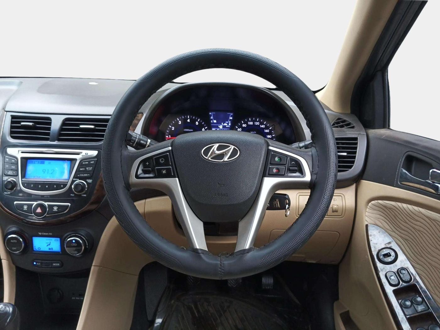2013 Hyundai Verna FLUIDIC 1.6 VTVT EX, Petrol, Manual, 64,114 km, Steering Wheel Close Up