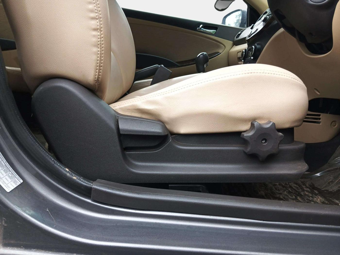 2013 Hyundai Verna FLUIDIC 1.6 VTVT EX, Petrol, Manual, 64,114 km, Driver Side Adjustment Panel