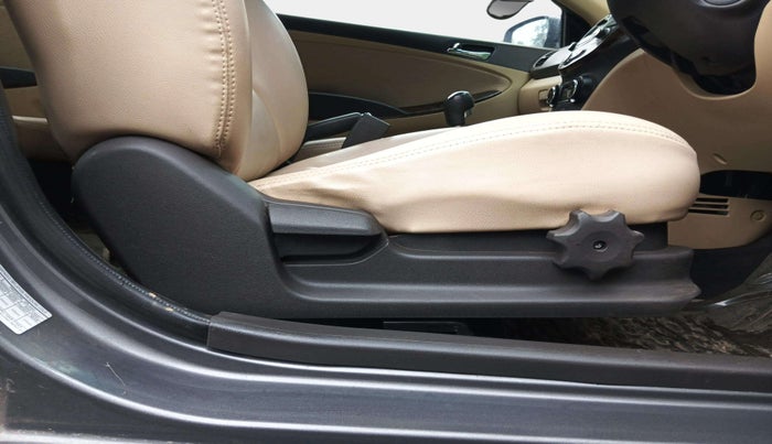 2013 Hyundai Verna FLUIDIC 1.6 VTVT EX, Petrol, Manual, 64,114 km, Driver Side Adjustment Panel