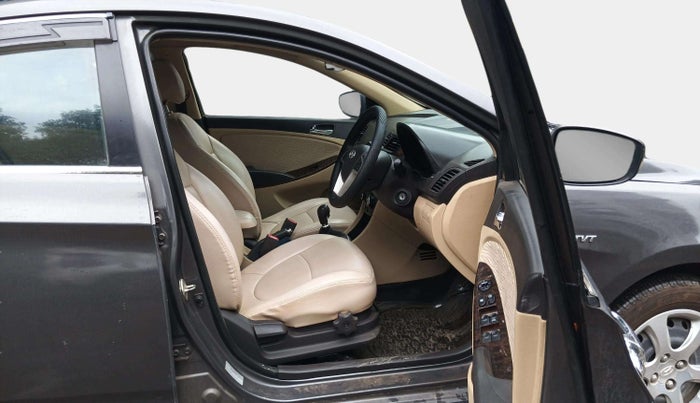 2013 Hyundai Verna FLUIDIC 1.6 VTVT EX, Petrol, Manual, 64,114 km, Right Side Front Door Cabin