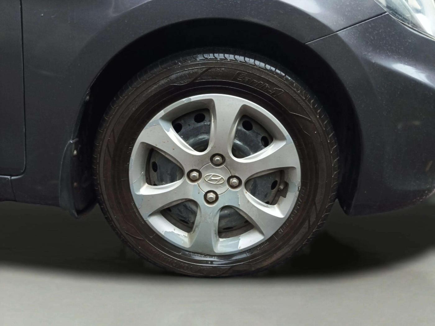 2013 Hyundai Verna FLUIDIC 1.6 VTVT EX, Petrol, Manual, 64,114 km, Right Front Wheel