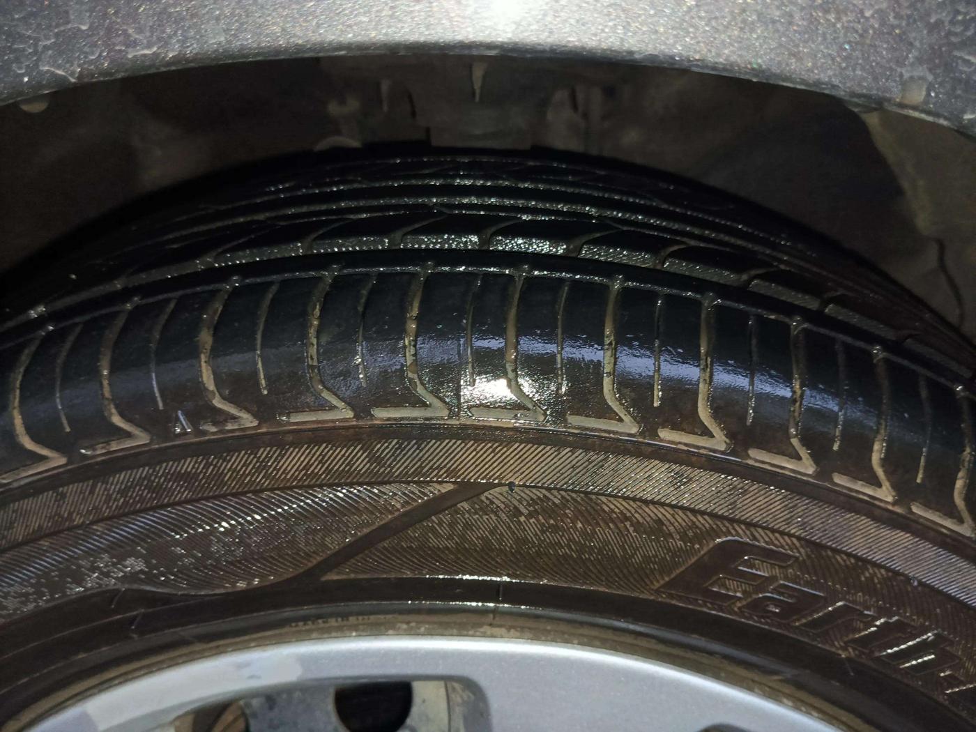 2013 Hyundai Verna FLUIDIC 1.6 VTVT EX, Petrol, Manual, 64,114 km, Right Front Tyre Tread