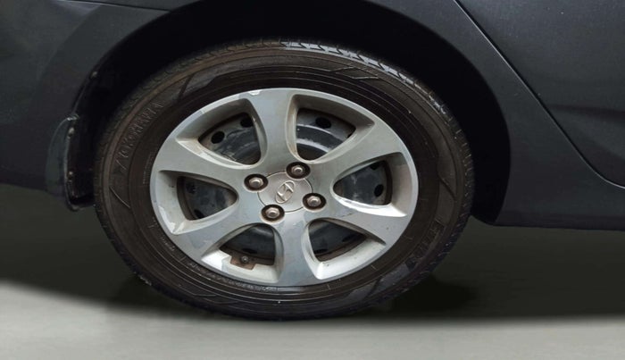 2013 Hyundai Verna FLUIDIC 1.6 VTVT EX, Petrol, Manual, 64,114 km, Right Rear Wheel