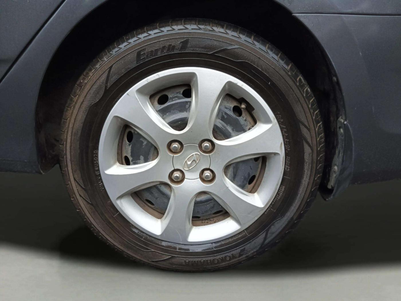 2013 Hyundai Verna FLUIDIC 1.6 VTVT EX, Petrol, Manual, 64,114 km, Left Rear Wheel
