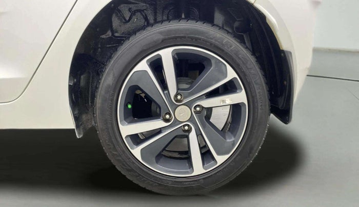 2021 Tata ALTROZ XZ PETROL, Petrol, Manual, 30,582 km, Left Rear Wheel