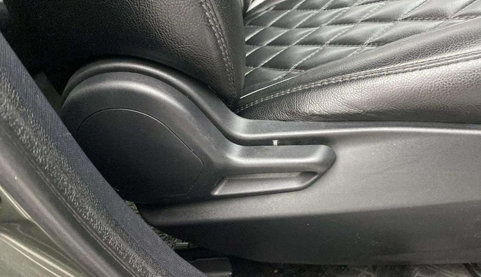 2020 Tata NEXON XM PETROL, Petrol, Manual, 62,669 km, Driver Side Adjustment Panel