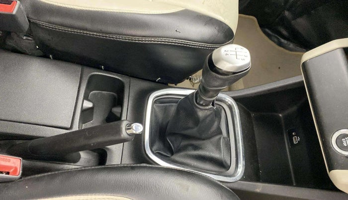 2019 Renault TRIBER RXZ, Petrol, Manual, 31,923 km, Gear Lever