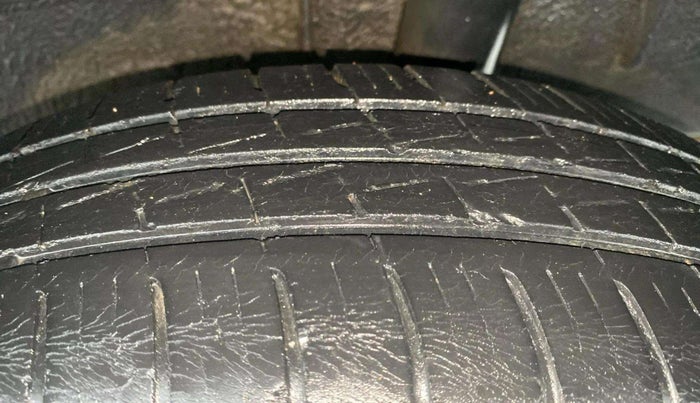 2019 Renault TRIBER RXZ, Petrol, Manual, 31,923 km, Left Rear Tyre Tread