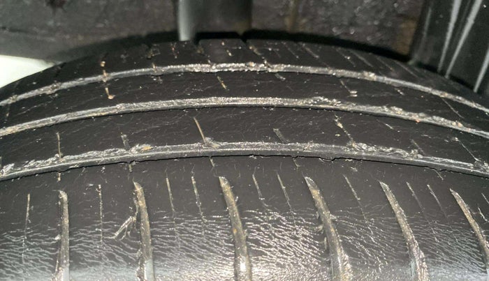 2019 Renault TRIBER RXZ, Petrol, Manual, 31,923 km, Right Rear Tyre Tread