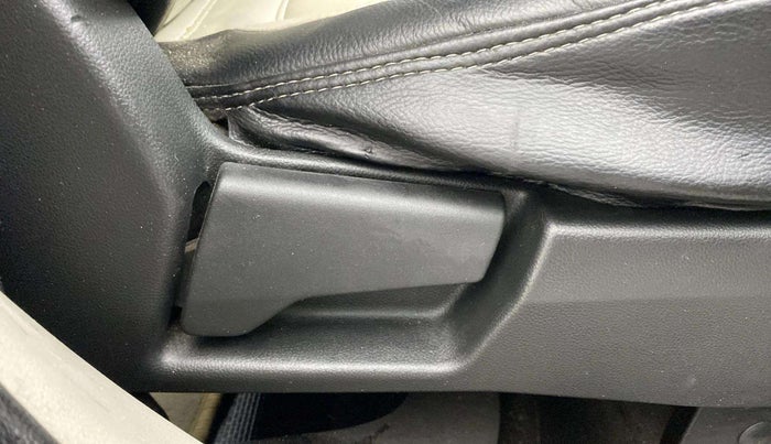 2019 Renault TRIBER RXZ, Petrol, Manual, 31,923 km, Driver Side Adjustment Panel