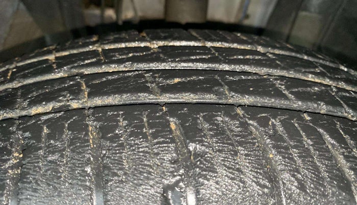 2019 Renault TRIBER RXZ, Petrol, Manual, 31,923 km, Right Front Tyre Tread