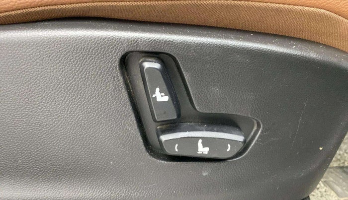 2021 MG HECTOR PLUS SMART 1.5 PETROL TURBO CVT 6-STR, Petrol, Automatic, 41,140 km, Driver Side Adjustment Panel