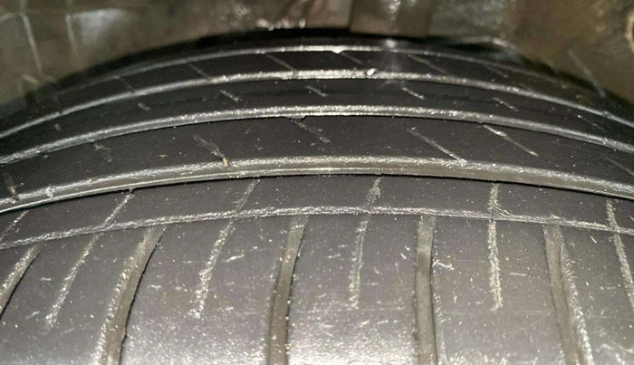 2021 MG HECTOR PLUS SMART 1.5 PETROL TURBO CVT 6-STR, Petrol, Automatic, 41,140 km, Left Front Tyre Tread