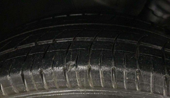 2018 Hyundai Elite i20 MAGNA EXECUTIVE 1.2, CNG, Manual, 73,701 km, Left Front Tyre Tread