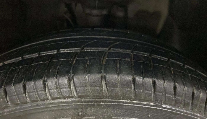 2018 Hyundai Elite i20 MAGNA EXECUTIVE 1.2, CNG, Manual, 73,701 km, Right Front Tyre Tread