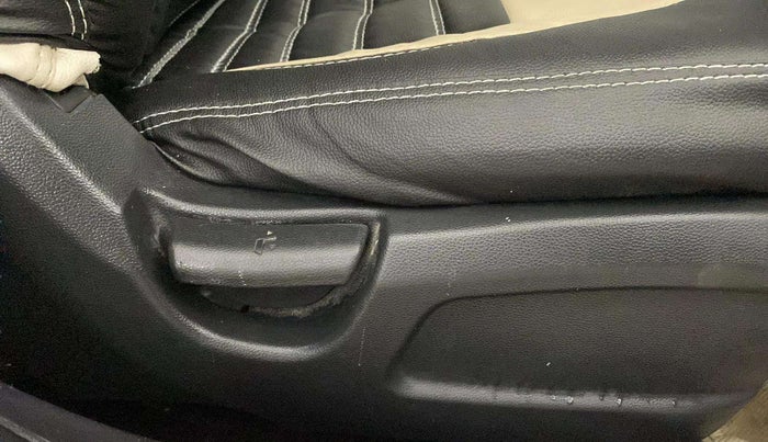 2018 Hyundai Elite i20 MAGNA EXECUTIVE 1.2, CNG, Manual, 73,701 km, Driver Side Adjustment Panel