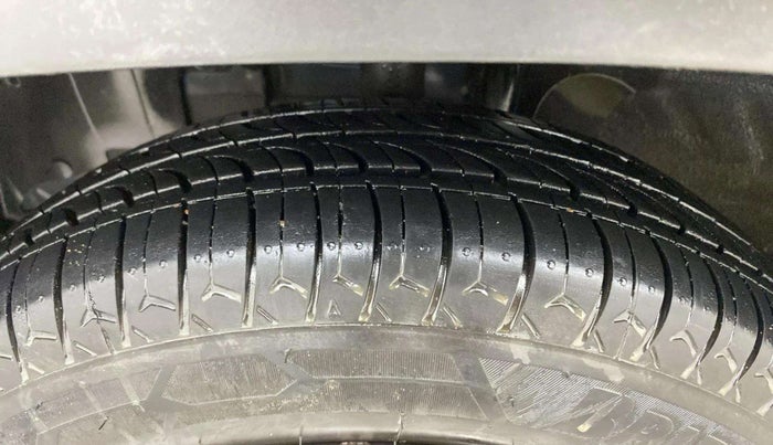 2017 Renault Kwid CLIMBER 1.0 AMT, Petrol, Automatic, 58,771 km, Left Front Tyre Tread