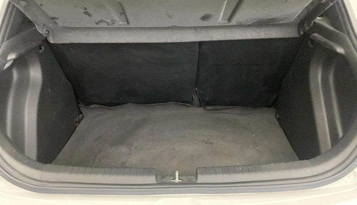 2016 Hyundai Elite i20 ASTA 1.2 (O), Petrol, Manual, 27,512 km, Boot Inside